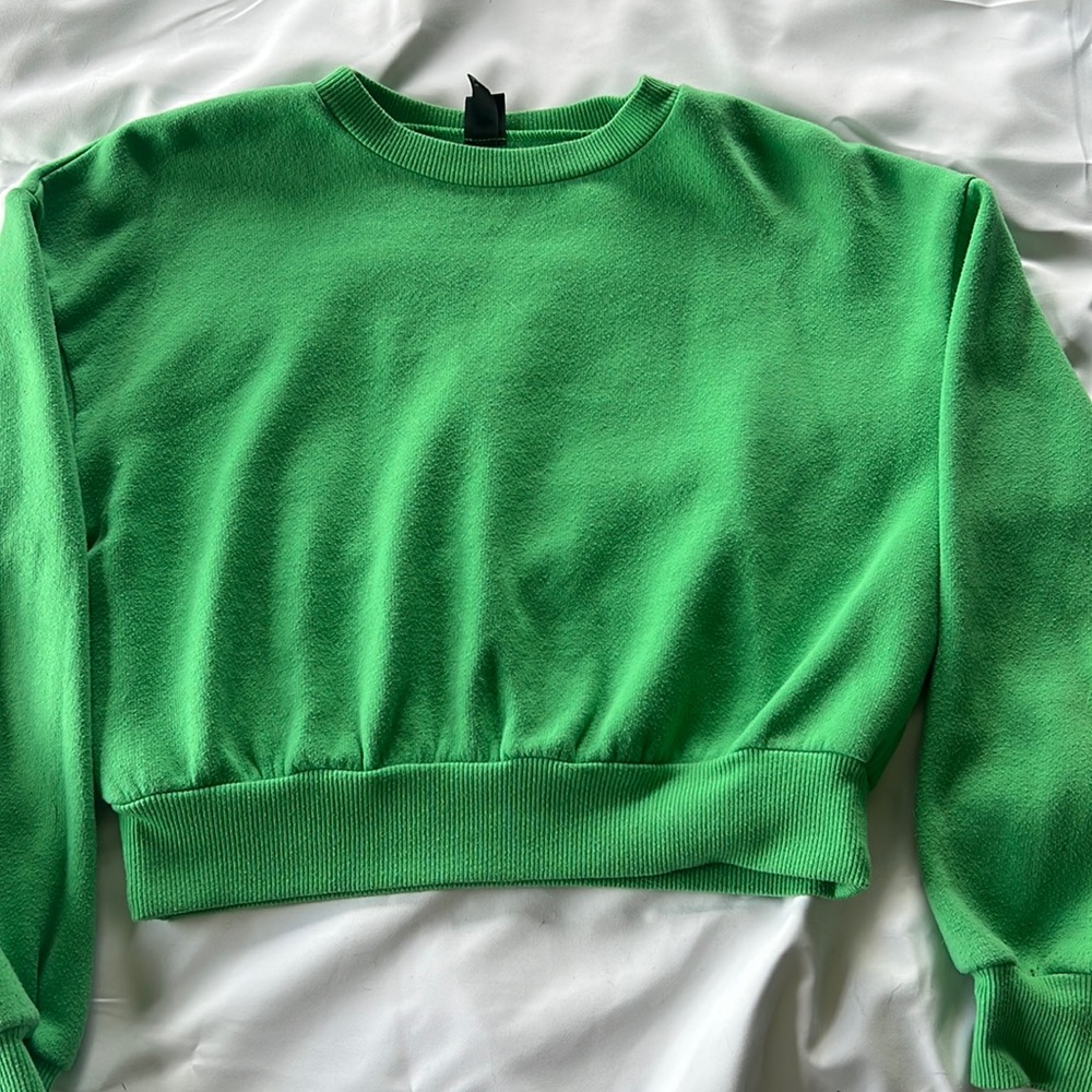 Green crewneck